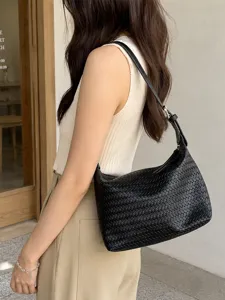 Black woven shoulder bag for women, stylish leather-look tote purse for commuting and daily use.