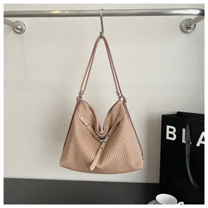 Minimalist pleated leather shoulder bag, large capacity commute tote bag for daily wear.