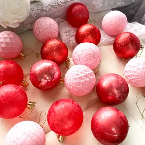 Detailaufnahme von 6cm Retro-Crackle- und Glitzer-Weihnachtskugeln, idealer Baumschmuck.