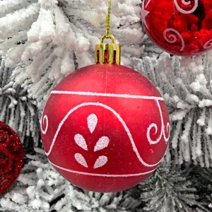 Rote Weihnachtsbaumkugel Dekoration mit weißem Glitzer-Muster, ideal als Christbaumschmuck.
