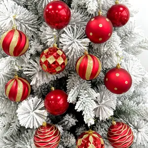 Rote Weihnachtskugel Set Detailansicht Nahaufnahme festliche Feiertagsdeko Kugeln 8 cm