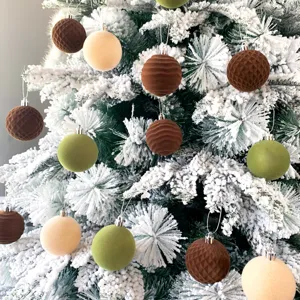Beflockte Christbaumkugeln 6cm Samt Ornamente Set für die festliche Heimdekoration!