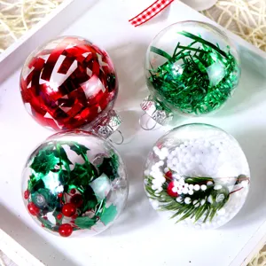 Transparente Plastik Weihnachtskugeln Set mit bunten Füllungen für Party und Hochzeitsdeko.