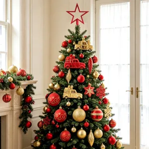 Weihnachtsbaum Dekoration Detailansicht mit roten goldenen Weihnachtskugeln festliche Set