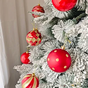 Rote und goldene Weihnachtskugeln Set für Baumdekoration, 8cm Hängeschmuck Details.