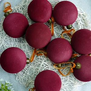 Rote Samt Weihnachtskugeln zum Aufhängen Christbaumschmuck Dekoration für Festparty.