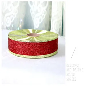 Rot Gold Glitzer Weihnachtsband Detail Nahaufnahme festliche Baum Dekoration Verpackung