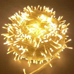Warme weiße LED Lichterkette für Weihnachtsbaum Dekoration und stimmungsvolle Beleuchtung.