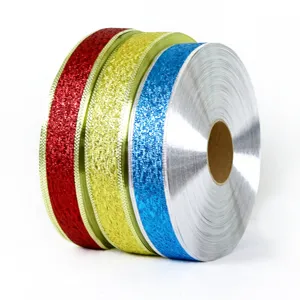 Bunte Glitzerband Rollen für Weihnachtsbaum Dekoration und festliche Geschenkverpackung.