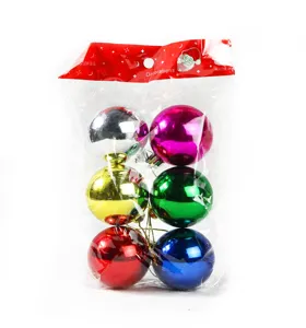 Bunte glänzende Kunststoff Weihnachtskugeln Set, ideale Hängeornamente für Baumdeko.