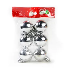 Silberne glänzende Kunststoff Weihnachtskugeln Set, Christbaumschmuck Dekoration.