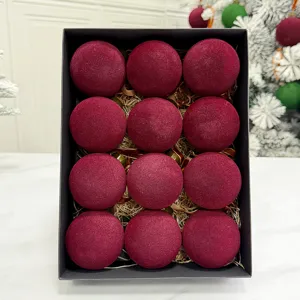 Rote Samt Weihnachtskugeln 12er Set Beflockt Christbaumkugeln Deko Kugeln in Geschenkkarton.