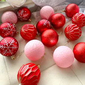 Weihnachtsbaum Kugeln Set, rote und rosafarbene Deko Weihnachtskugeln zum Aufhaengen.