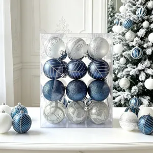 Detailansicht von 24 Stk. 6cm blauen und silbernen Weihnachtskugeln in transparenter Box.