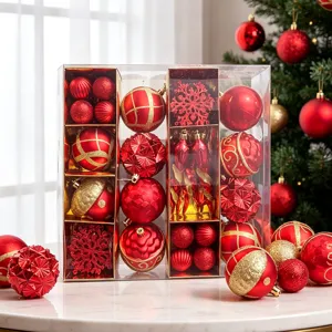 Rot-goldene Christbaumkugeln Set mit verschiedenen Formen und Texturen für Weihnachtsdeko.