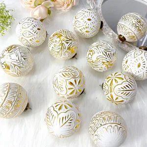 Weihnachten Christbaumkugeln 8cm weiß gold geprägte Retro Dekoration Kugel Anhänger