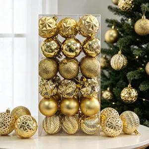 Detailansicht eines 36-teiligen Gold Christbaumkugel-Sets für festliche Weihnachtsbaumdekoration.