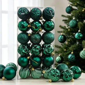 Grüne Weihnachtskugeln Set Detailansicht mit verschiedenen glänzenden und matten Texturen