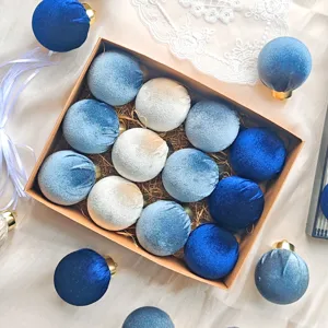 Samt Weihnachtskugeln 12 Stuck Set fur elegante Weihnachtsbaum Deko Blau und Weiss