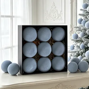 Beflockte Weihnachtskugeln Set in schwarzer Geschenkbox mit Samtkugeln für Weihnachtsdeko.