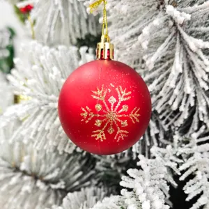 Rote Christbaumkugel mit goldenem Glitzer-Schneeflocken-Design zum Aufhängen am Weihnachtsbaum.