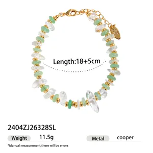 Detailopname van edelsteen-chip armband met gouden tussenstukken, lengte 18+5cm, 11.5g.
