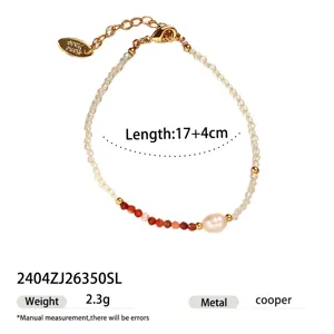 Gedetailleerd weergave van de kralenarmband met kristal kralen en rode accenten.