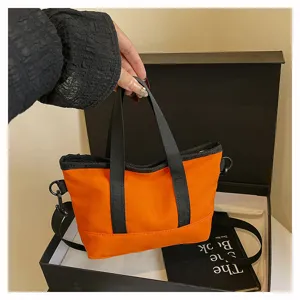 Détail de sac cabas en toile orange, sac à main décontracté léger pour femmes usage.