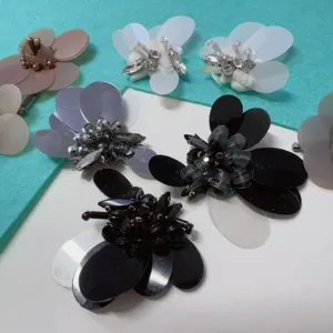 DIY χειροποίητα μπαλώματα λουλουδιών με πούλιες χάντρες λιβελούλα γούρια παπουτσιών αξεσουάρ