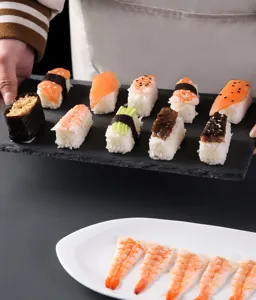 Japanische Sushi Reisbälle Form Set Küchenzubehör für die Zubereitung von leckeren Sushi-Gerichten zu Hause.