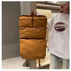 Detailansicht der mehrfache hängenden Reisetasche zur Kleidung und Unterwäsche-Organisation.