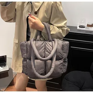 Donkergrijze gewatteerde shopper, zachte gevoerde ruimtetas, casual schoudertas voor dames.
