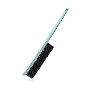 Lunga spazzola per la pulizia del letto con setole morbide e foro per appendere divano.