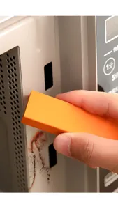 Close-up detail van de magische reinigingsspons om hardnekkige vlekken te verwijderen.