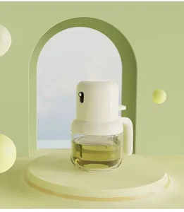 Clear glass oil spray bottle detail in green scene, featuring press pump and ergonomic handle.