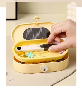 Vue détaillée de la boîte à couture magnétique portable avec outils pour voyage et bricolage.