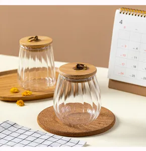 Japanisches Glas-Vorratsgefäss mit Holzdeckel für Tee, Snacks und Lebensmittel in Küche