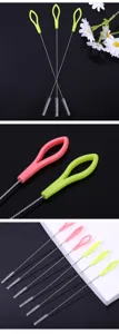 Set de cepillos de limpieza para pajitas con varilla de alambre y asa de plástico flexible.