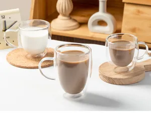 Doppelwandige Glas Tasse mit Henkel Detailaufnahme, hitzebeständiger Kaffeebecher.