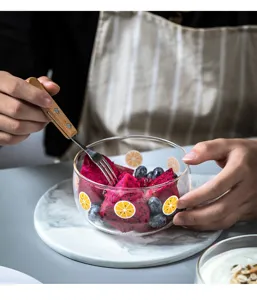 Bol à fruits en verre transparent avec joli imprimé d'agrumes, idéal pour salade et dessert.
