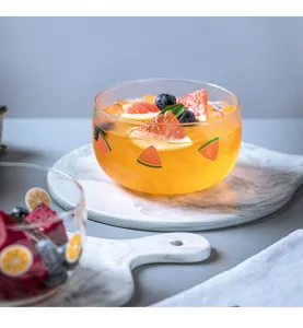 Bol en verre transparent avec motif de fruits, idéal pour salade de fruits et desserts.