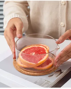 Bol verseur en verre résistant à la chaleur pour pâtisserie, desserts et préparation en cuisine.