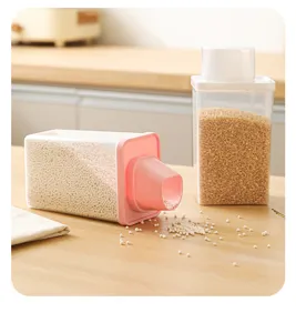 Détail du conteneur de stockage de grains en plastique transparent avec fermeture hermétique.