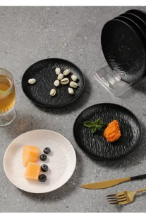 Kreatives Knochenschalen-Set und Snackteller, modernes strukturiertes Design für den Esstisch.