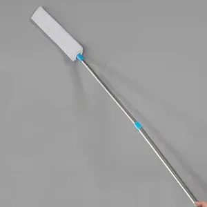 Plumero extensible para huecos con cabeza plana y barra telescópica para el hogar.