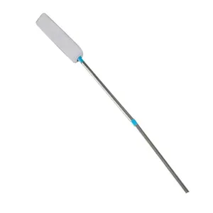 Plumero extensible para rendijas con mango telescopico largo para la limpieza del hogar.