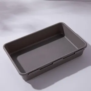 Detailansicht der grauen Kunststoff-Schreibtisch-Aufbewahrungsbox mit rechteckiger Form.