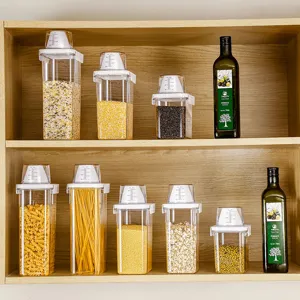 Transparante plastic opbergpotten voor levensmiddelen met maatbeker deksel voor de keuken.