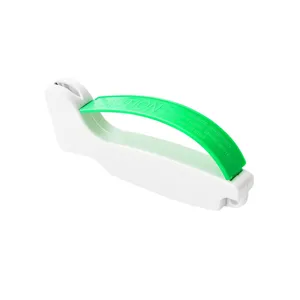 Affilatore per coltelli manuale portatile con protezione verde, lama in acciaio al tungsteno.