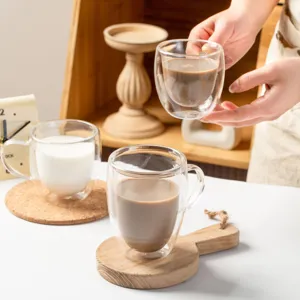 Doppelwandige Glas Kaffeetasse mit Henkel, wärmeisolierte transparente Teetasse und Milchbecher.